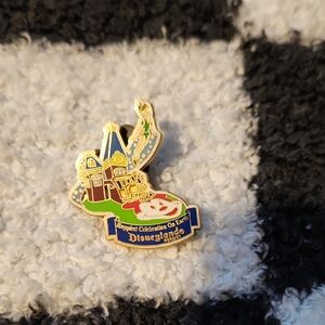 💀Vintage Disneyland Enamel Pin